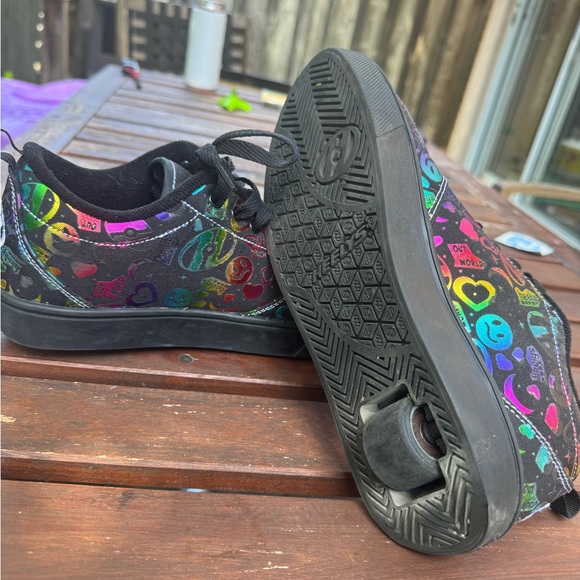 Heelys size 6 - Picture 6 of 8
